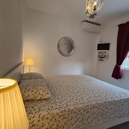Large Private Sun Soaked Terrace, Perfect Location - Note Communal Pool Is Being Renovated From October 2026 For A Couple Of Months * Playa de San Juan