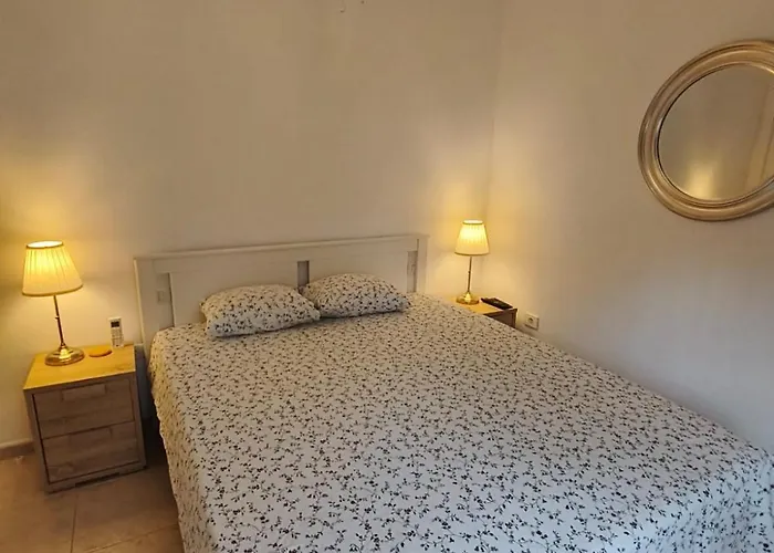 Large Private Garden,shared Pool Not Avaliable Until Approx June 2026, Great Location 公寓 *